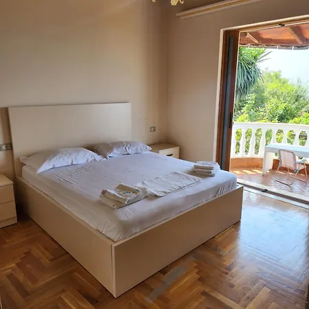 Apartment Altini Borsh